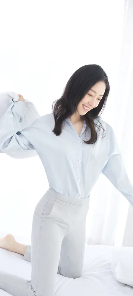 甜美居家女孩清新微笑壁纸