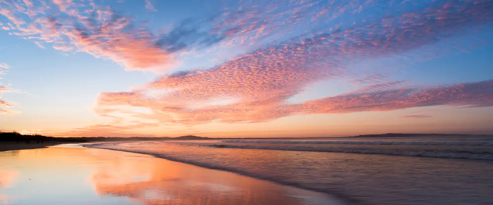 海滩日出风景_3840x1600带鱼屏_高清电脑桌面壁纸