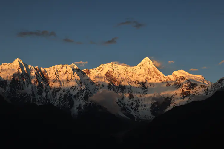 雪峰 日落 山景 山脉 雪山 8K壁纸