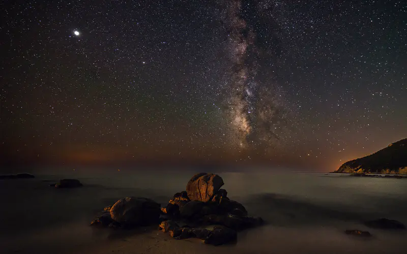 银河系 撒丁岛 海岸 夜 意大利 2022年 Bing 5K桌面壁纸5120×3200