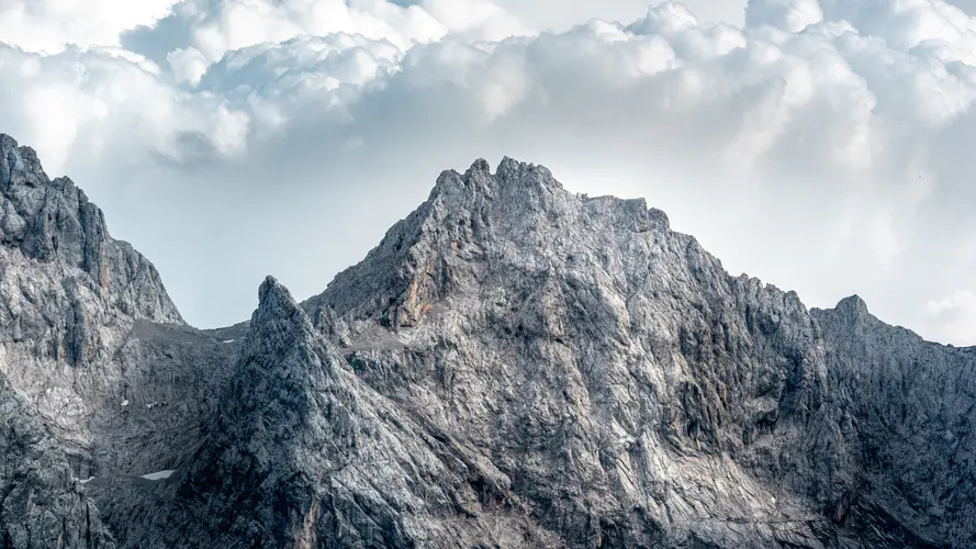 天鹅城堡 法国 高山斜坡自然风景 4K桌面壁纸 3840×2160