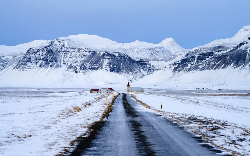 冬季 雪山 公路 教堂 旅行 冰岛 5K桌面壁纸5120×3200