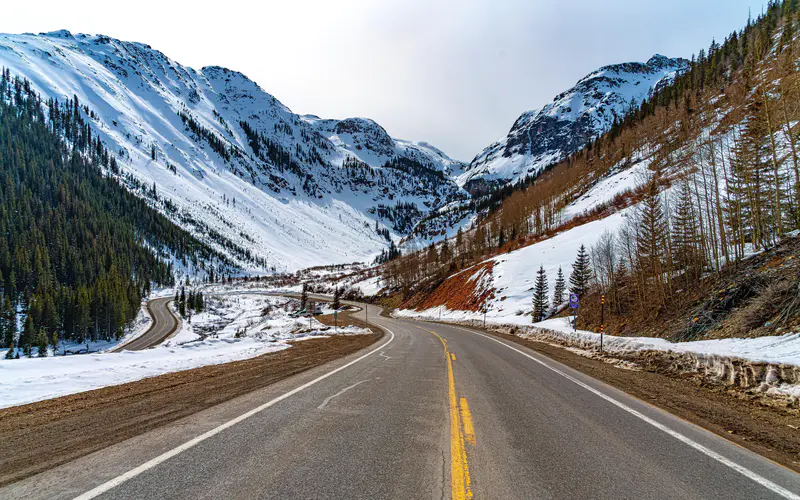 森林 雪山 公路 户外旅行 5K桌面壁纸5120×3200