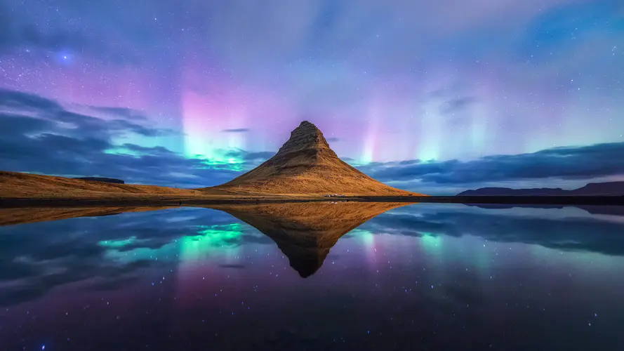 微软Windows10夜晚星空山水倒影风景4k壁纸