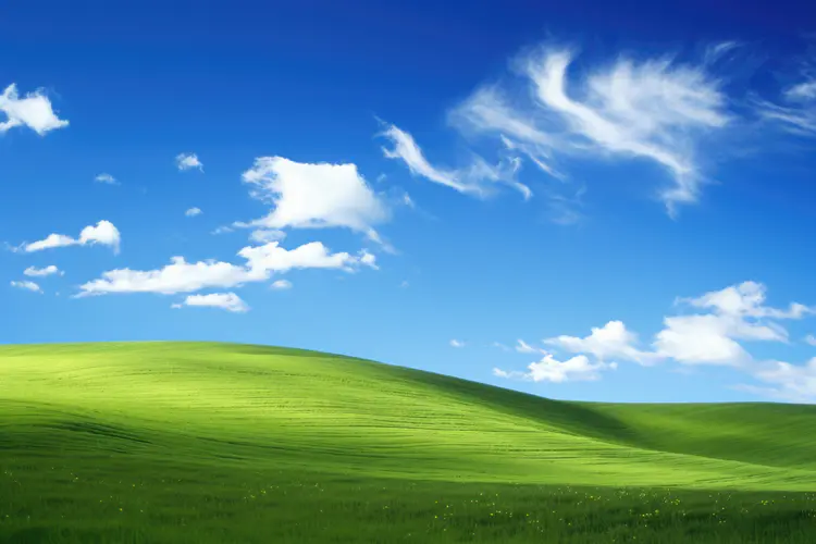 windows xp 蓝天白云绿草地 经典风景 4K壁纸