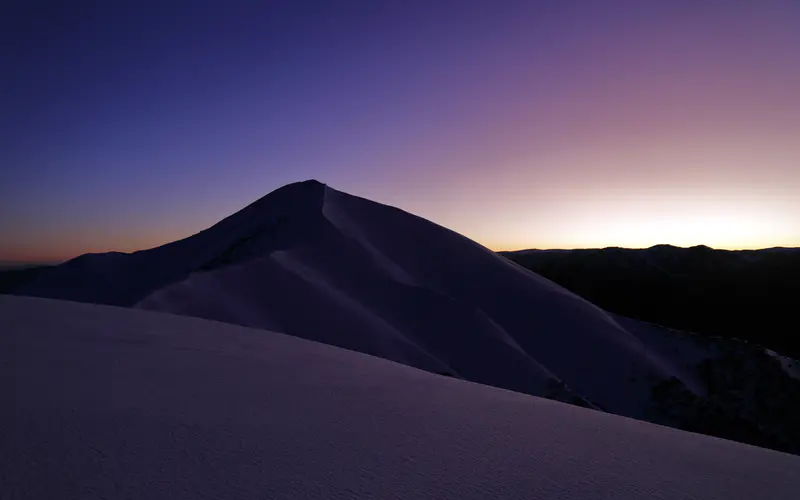 暮光 高原 山 雪 黄昏 风景 5K桌面壁纸5120×3200