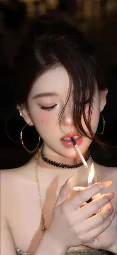 高清女士手持香薰蜡烛4K电脑桌面壁纸
