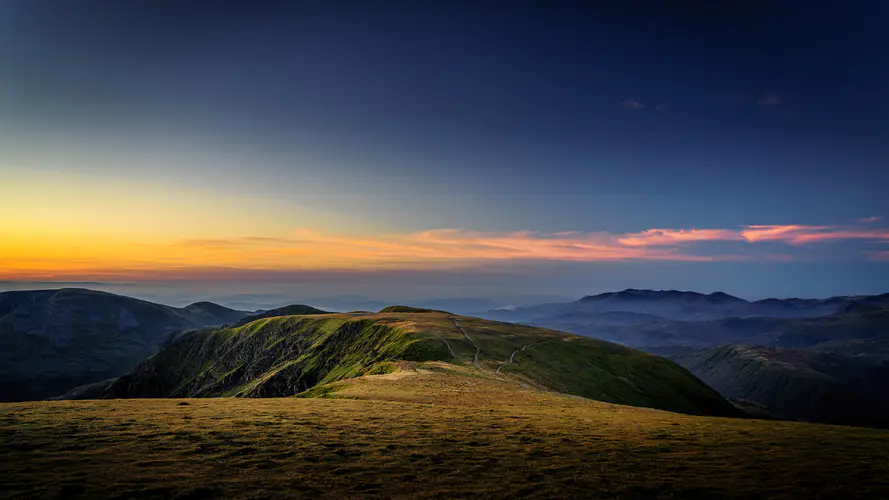 安装的风景 自然景观 斜坡 地形 草 4K桌面壁纸 3840×2160