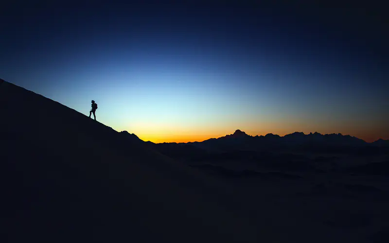 沙特阿拉伯 户外运动 登山 黄昏 5K桌面壁纸5120×3200