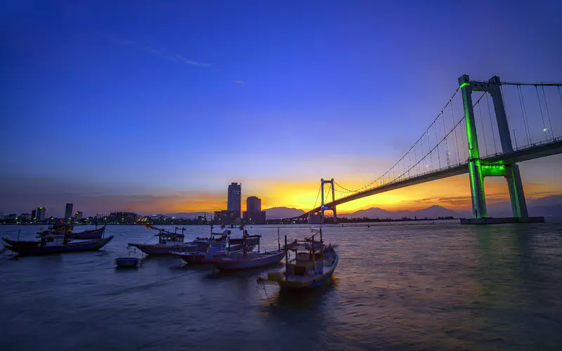 城市 跨海大桥 渔船 夜景 5K桌面壁纸5120×3200