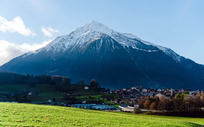 雪山 小镇 斯皮兹 瑞士 5K桌面壁纸5120×3200