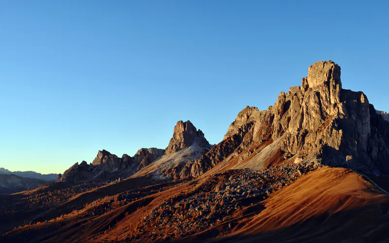 蓝天 白云岩 阿尔卑斯山 Giau Pass 意大利 5K桌面壁纸5120×3200