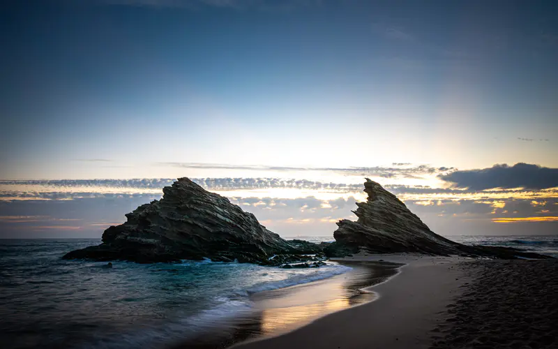 岩石 萨莫奎拉海滩 日出 葡萄牙 5K桌面壁纸5120×3200