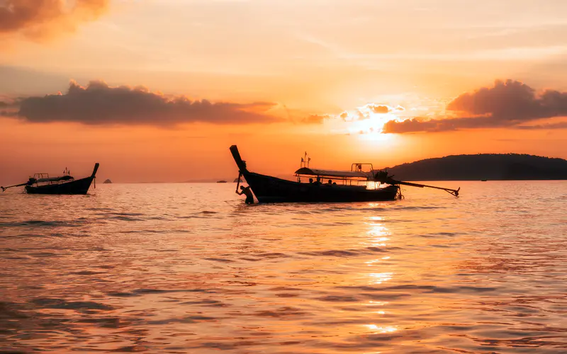 泰国 甲米海滩 大海 日落 船 旅行 5K桌面壁纸5120×3200