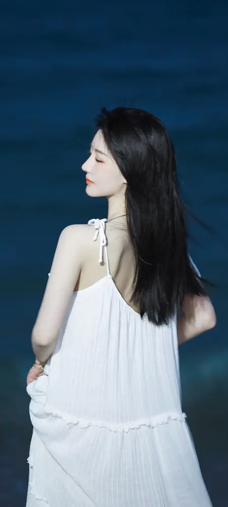 白色连衣裙侧颜美女壁纸