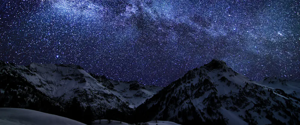 星空下的雪山_3840x1600带鱼屏_高清电脑桌面壁纸