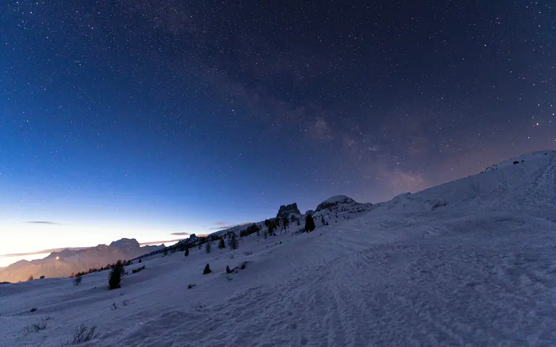 日出 夜空 银河系 雪山 5K桌面壁纸5120×3200