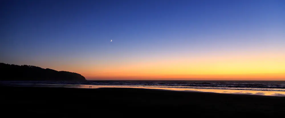 夕阳海滩全景_3840x1600带鱼屏_高清电脑桌面壁纸