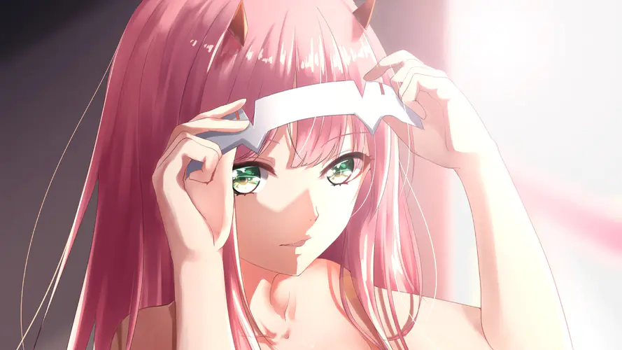 粉色头发的动漫女孩 4K DARLING壁纸，绿眼睛与长发