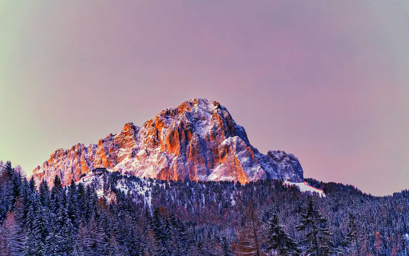 森林 雪山 日落 滑雪胜地 冬季 5K桌面壁纸5120×3200