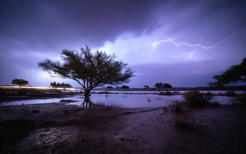 塔布克 沙特阿拉伯 闪电 暴风雨之夜 5K桌面壁纸5120×3200