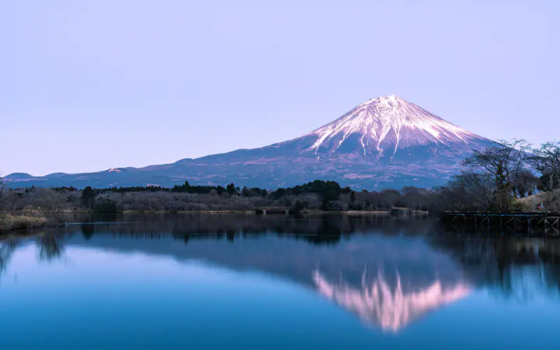 日本 富士山 湖 雪山 倒影 5K桌面壁纸5120×3200